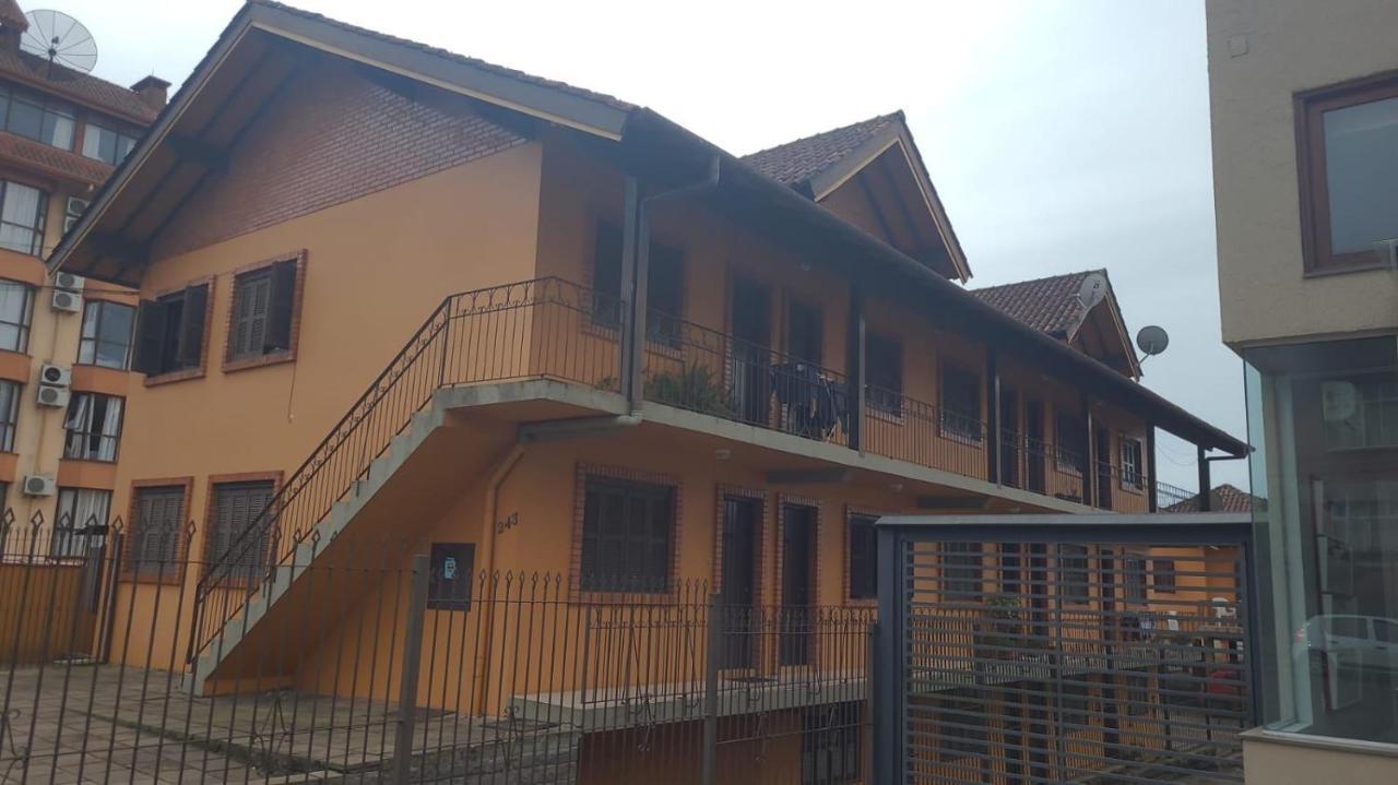 Apartamento Com Otimo Custo - Beneficio No Centro De Canela Buitenkant foto